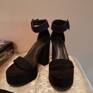 New shoes and good condition, it’s doesn’t has a tag